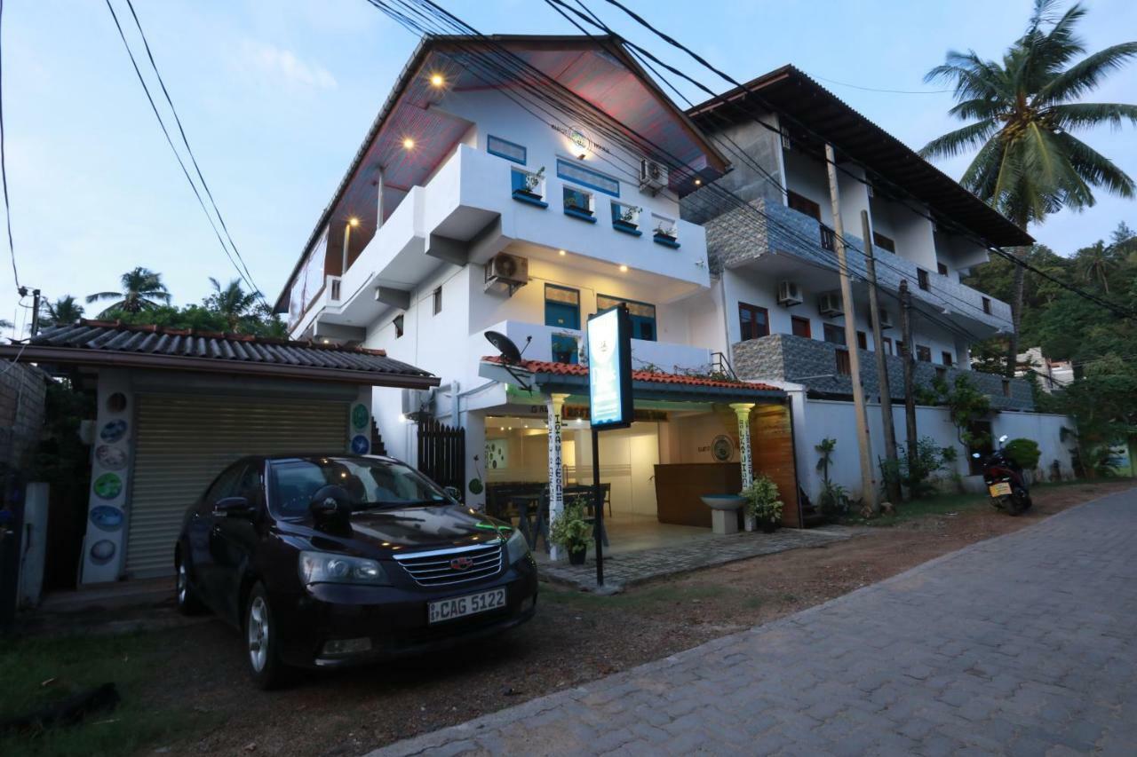 Dock Holiday Guest House Unawatuna Exteriör bild