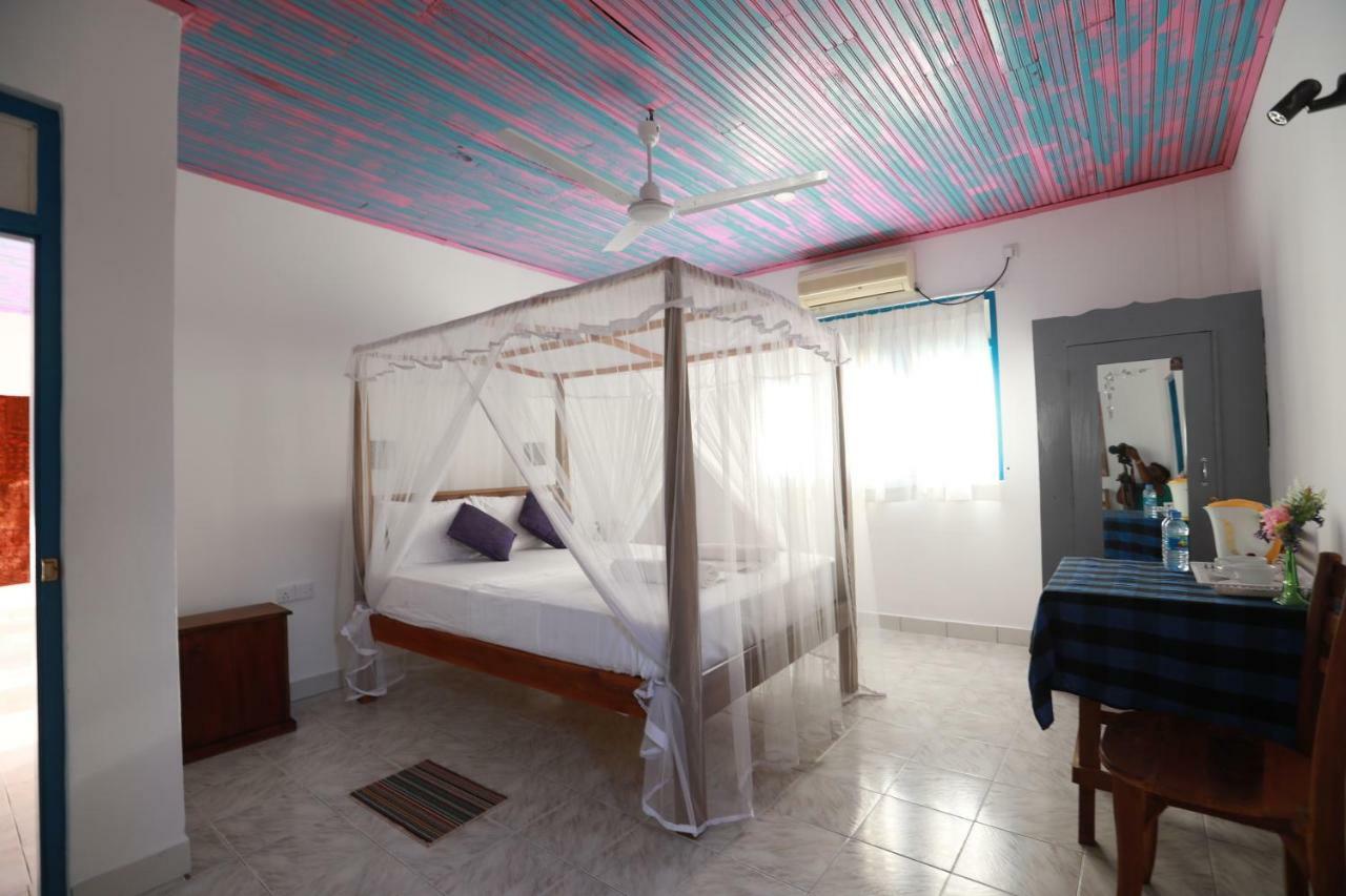 Dock Holiday Guest House Unawatuna Exteriör bild